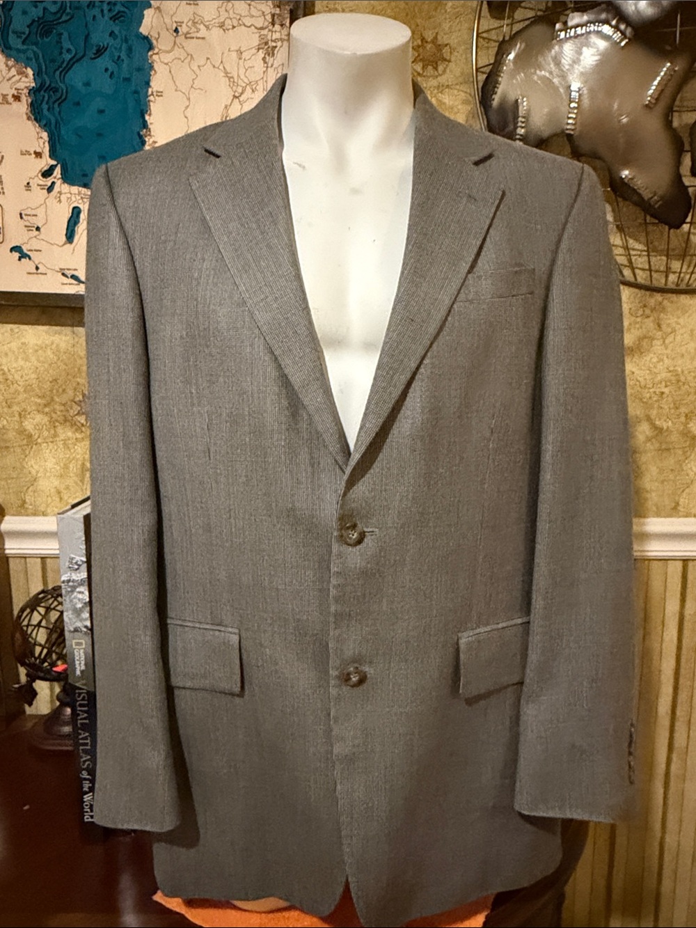 Oscar de la Renta Men's Silk and Wool Light Gray  Sport Coat Blazer. 42L